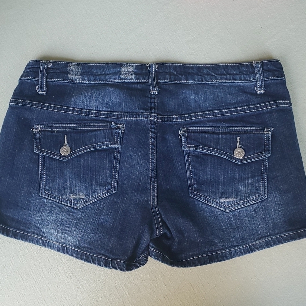 SEDUCTION- JEAN SHORTS - Picture 3 of 5